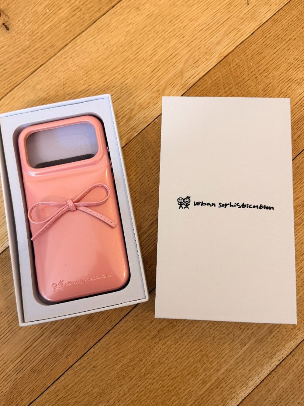 NIB Urban Sophistication The Soap Case Delicate Bow iphone 17 pro max